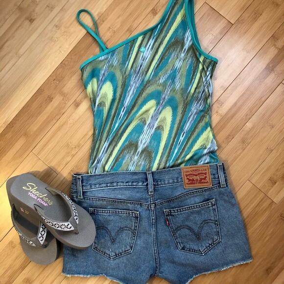 Levi’s Distressed raw hem Jeans Shorts Size 26 - Picture 4 of 8